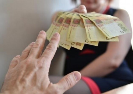 Мінімальну заробітню платню в Україні збільшили майже на 6%