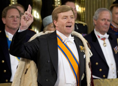 "Все могут короли?": монарха Нидерландов "поймали" за пилотированием пассажирских авиарейсов